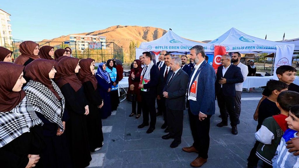 Bitlis’te Gazze için hayır çarşısı düzenlendi
