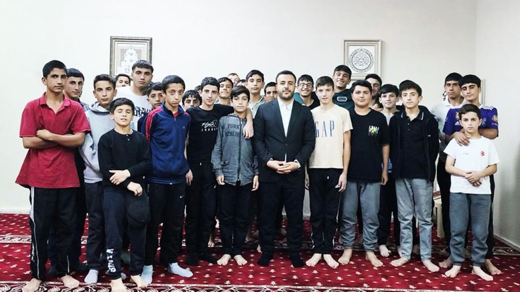 Gürpınar’da “Gençlik Fıkıh Meclisi” dersleri başladı