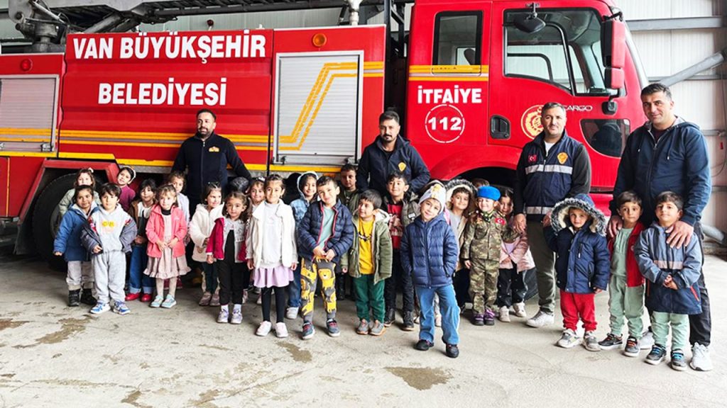 Saraylı miniklerden itfaiyeye ziyaret – Diyanet Haber