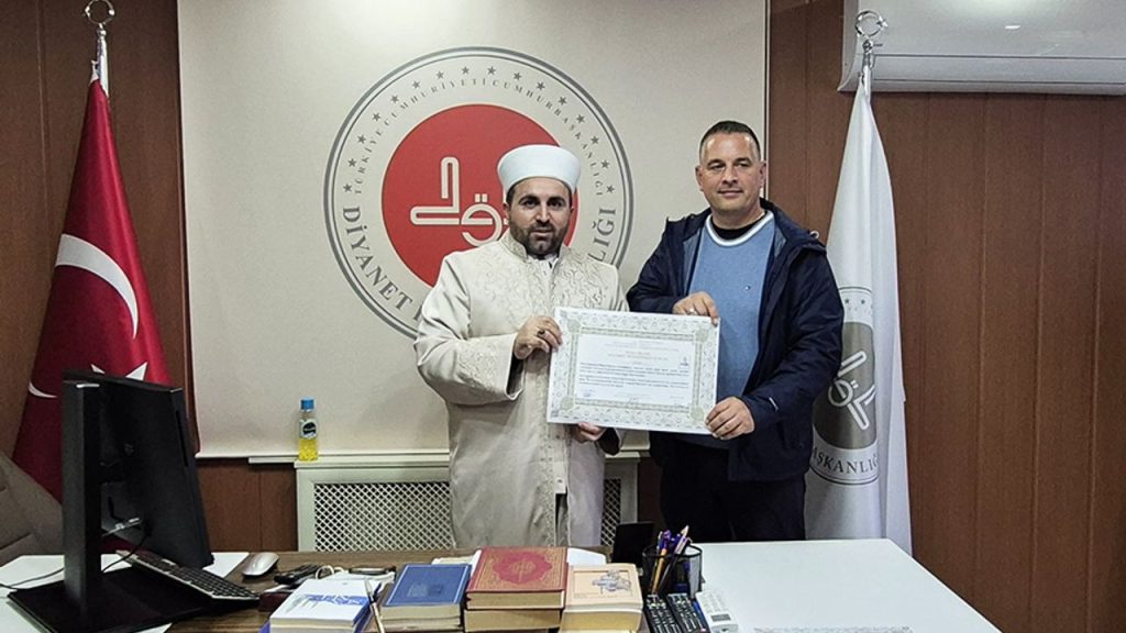 Alman genç Cide’de Müslüman oldu