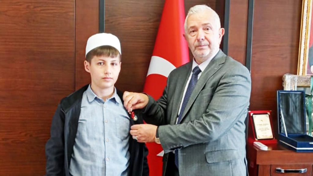 Türkiye ikincisi hafız ödüllendirildi – Diyanet Haber