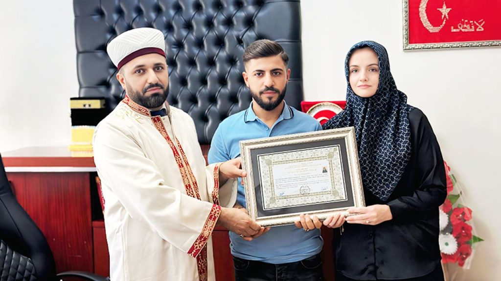 İrlanda vatandaşı Derik’te Müslüman oldu