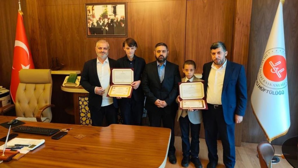 Ukraynalı İsmail ile Mısırlı Musa Sultanbeyli’de hafız oldu