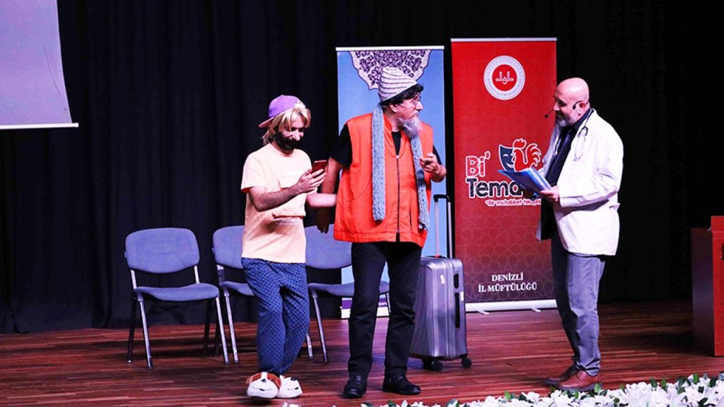 Din görevlileri, tiyatro sahnesinde dijital bağımlılığa dikkat çekti