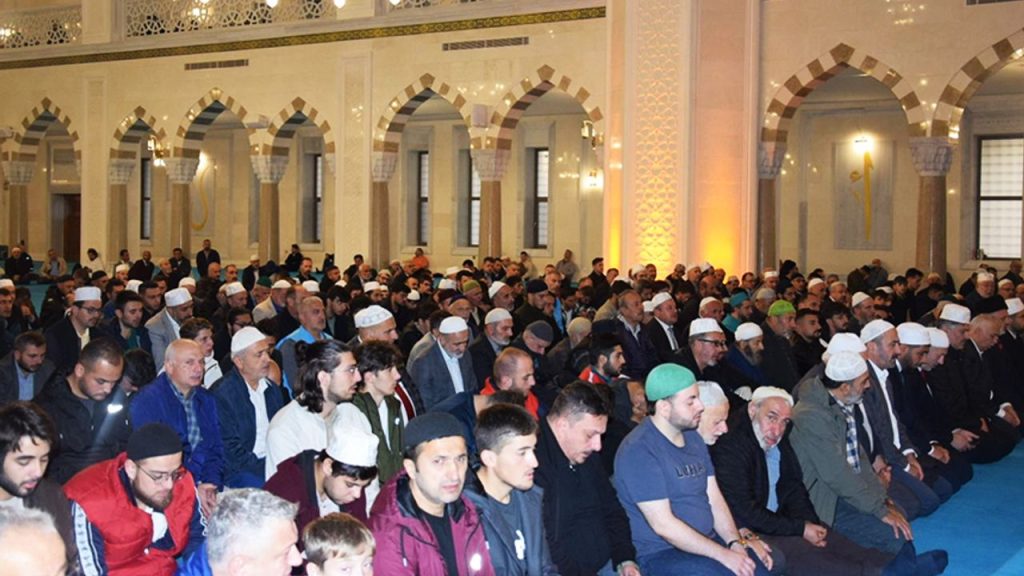 Trabzonlular Hanife Hatun Camii’nde duada buluştu