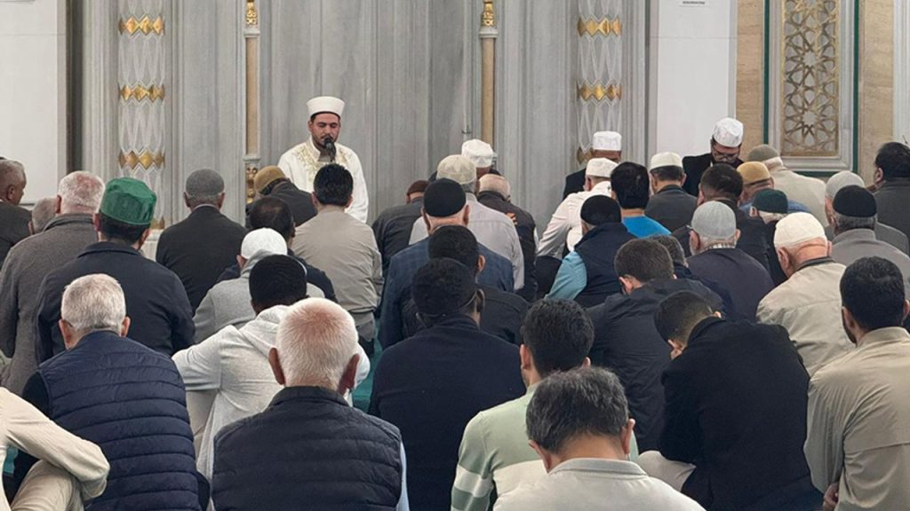 Yüreğir’de cami buluşmasına yoğun ilgi