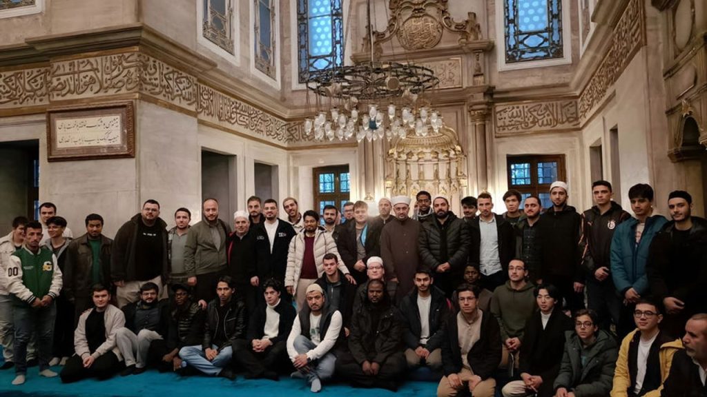 Bağcılarlı gençler Eyüp Sultan Camii’nde buluştu