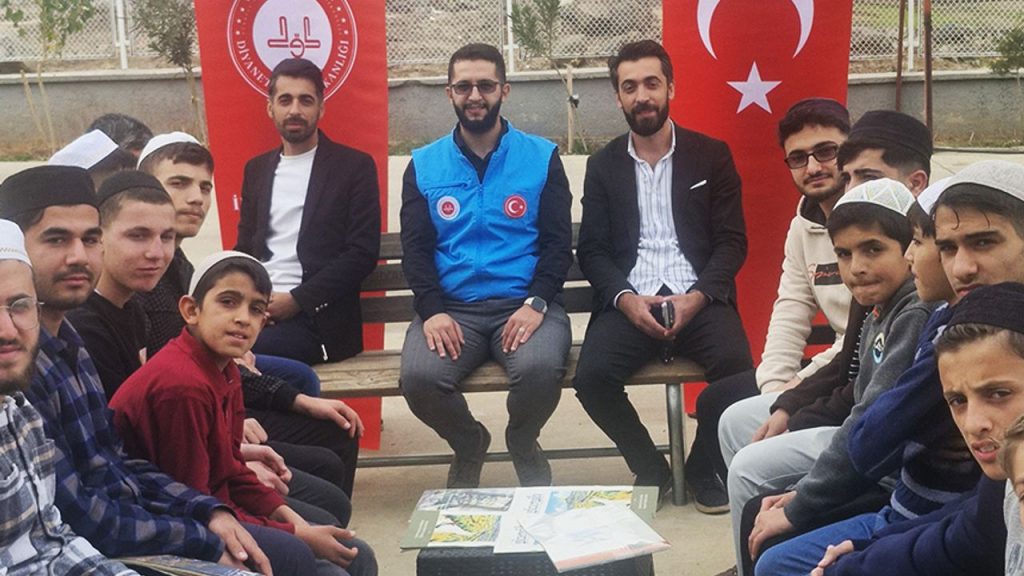 Kırsaldaki gençlerle manevi buluşma – Diyanet Haber