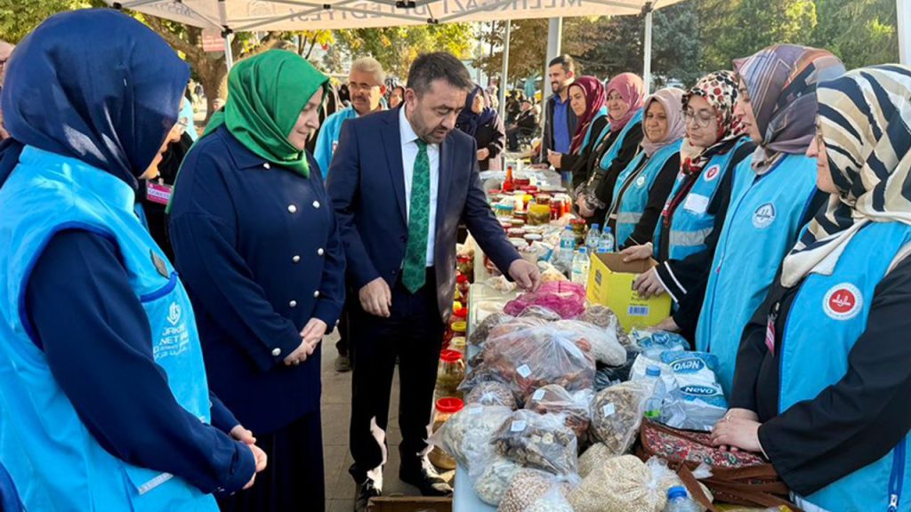 Kayseri’de Gazze yararına “Hayır Çarşısı” açıldı