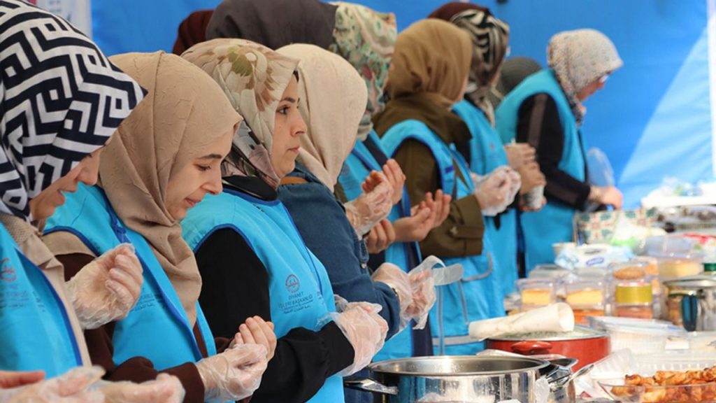 Manisa’da Filistin’e destek için ‘Hayır Çarşısı’ kuruldu