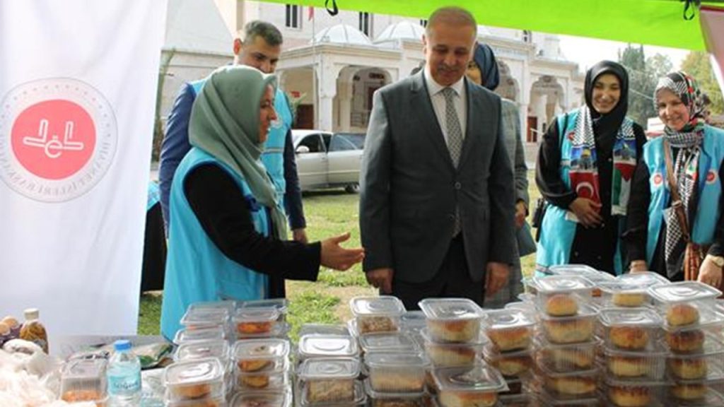 Osmaniye’de Gazze yararına “Hayır Çarşıları” kuruldu