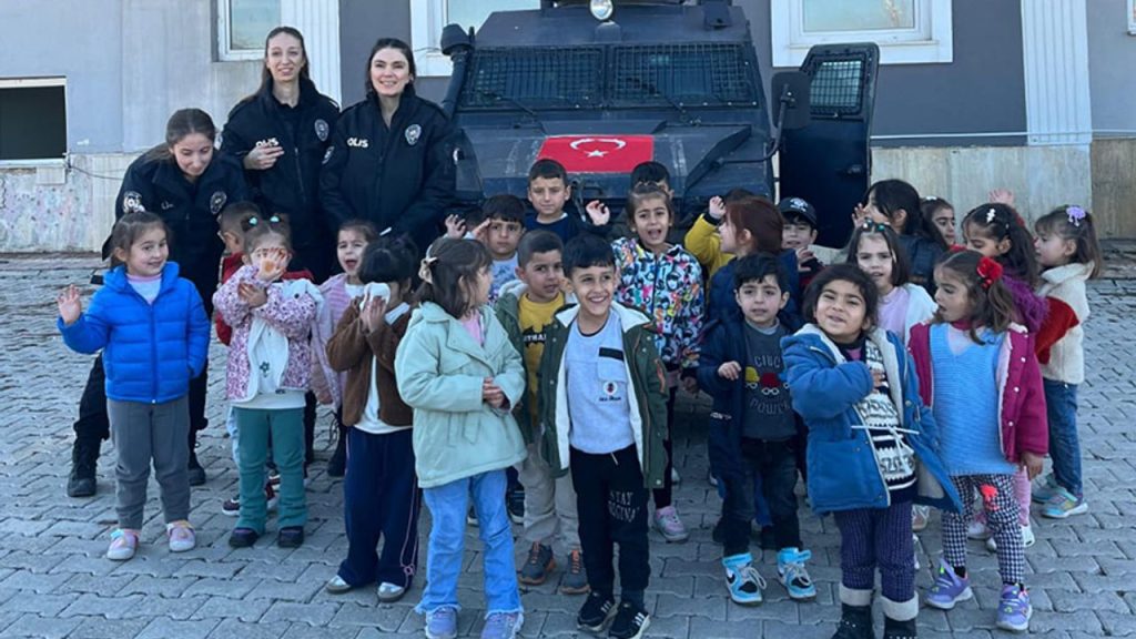 Saraylı miniklerden anlamlı ziyaret – Diyanet Haber