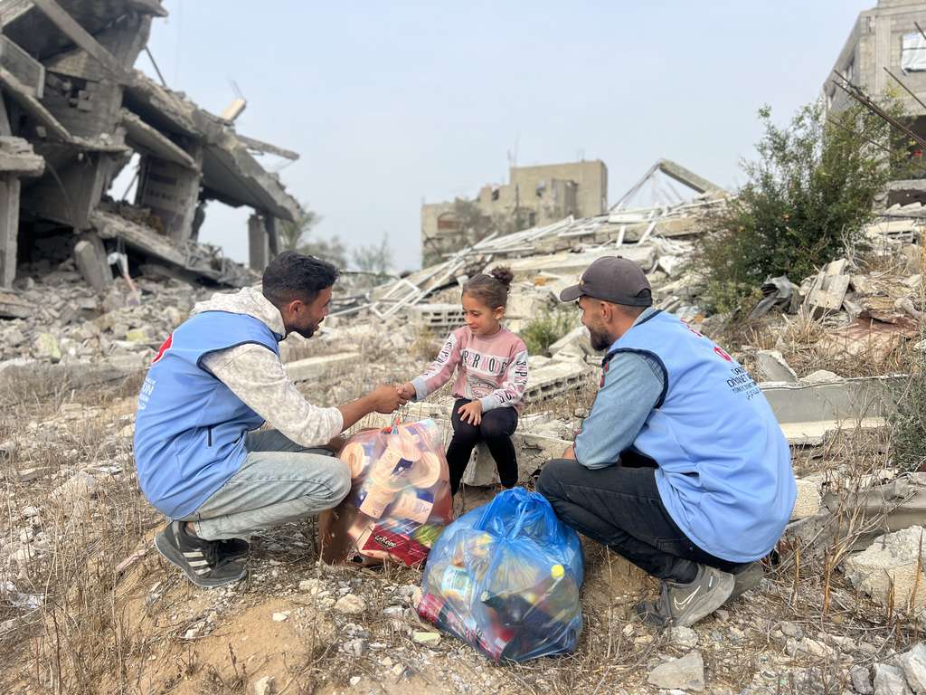 TDV’den Gazze’de yerinden edilen ailelere gıda desteği